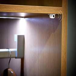 https://design-led.fr/ Système de détection sans contact pour les portes de placards ou d'armoires. 19,80&nbsp;€ 19,80&nbsp;€ C141837